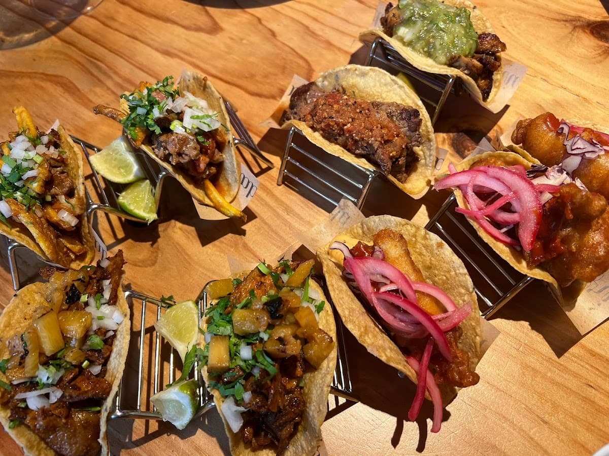 Cóctel de coctelería mexicana preparado en FRIDA Restaurant Tarragona